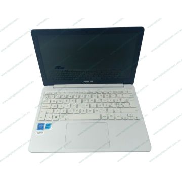 Asus VivoBook X207N 32GB eMMC - No power AS IS (For Parts ONLY)